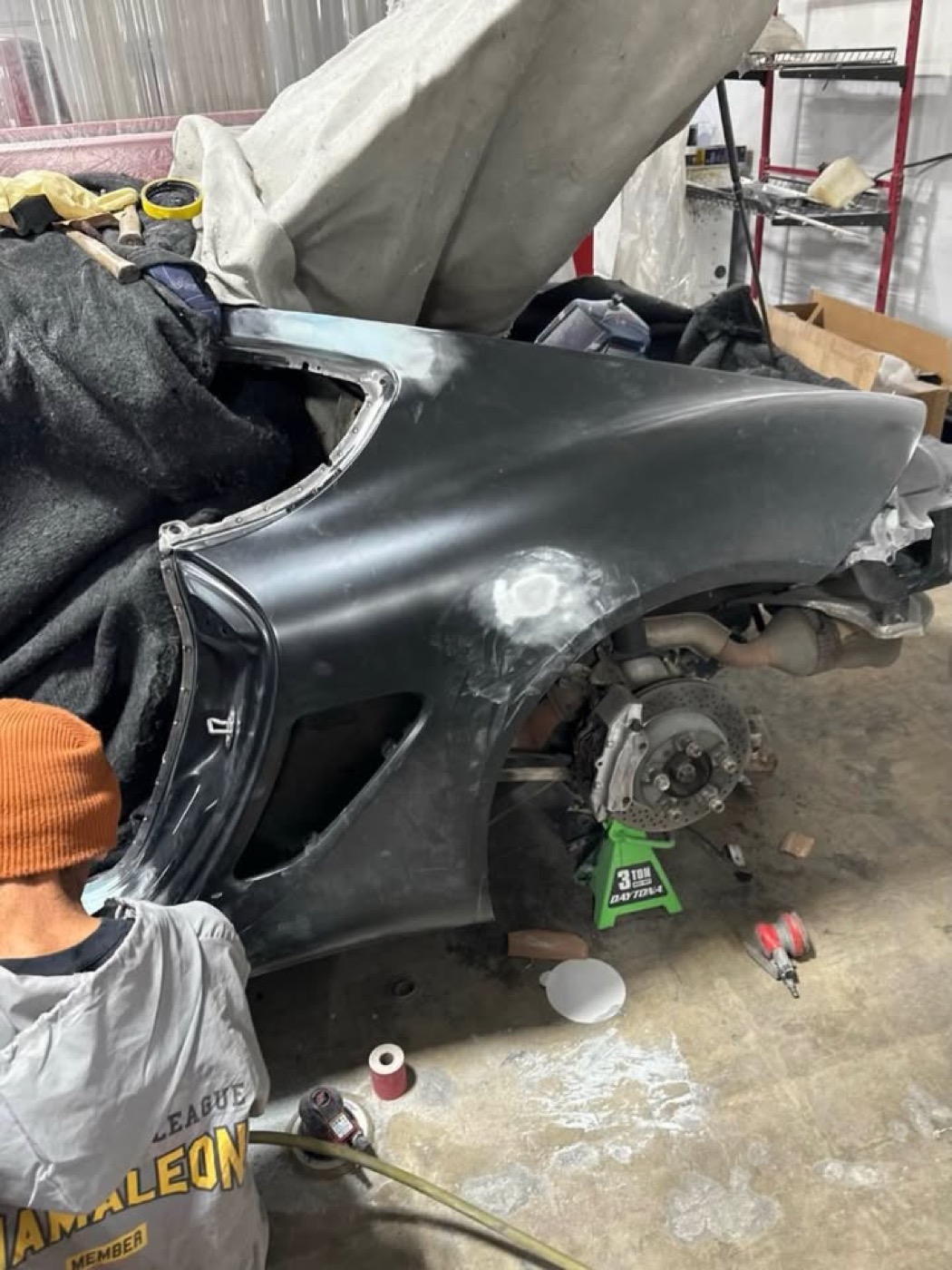 Porsche Cayman — quarter panel